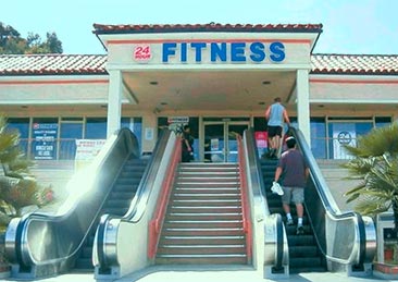 Fitnesscenter mit Rolltreppe